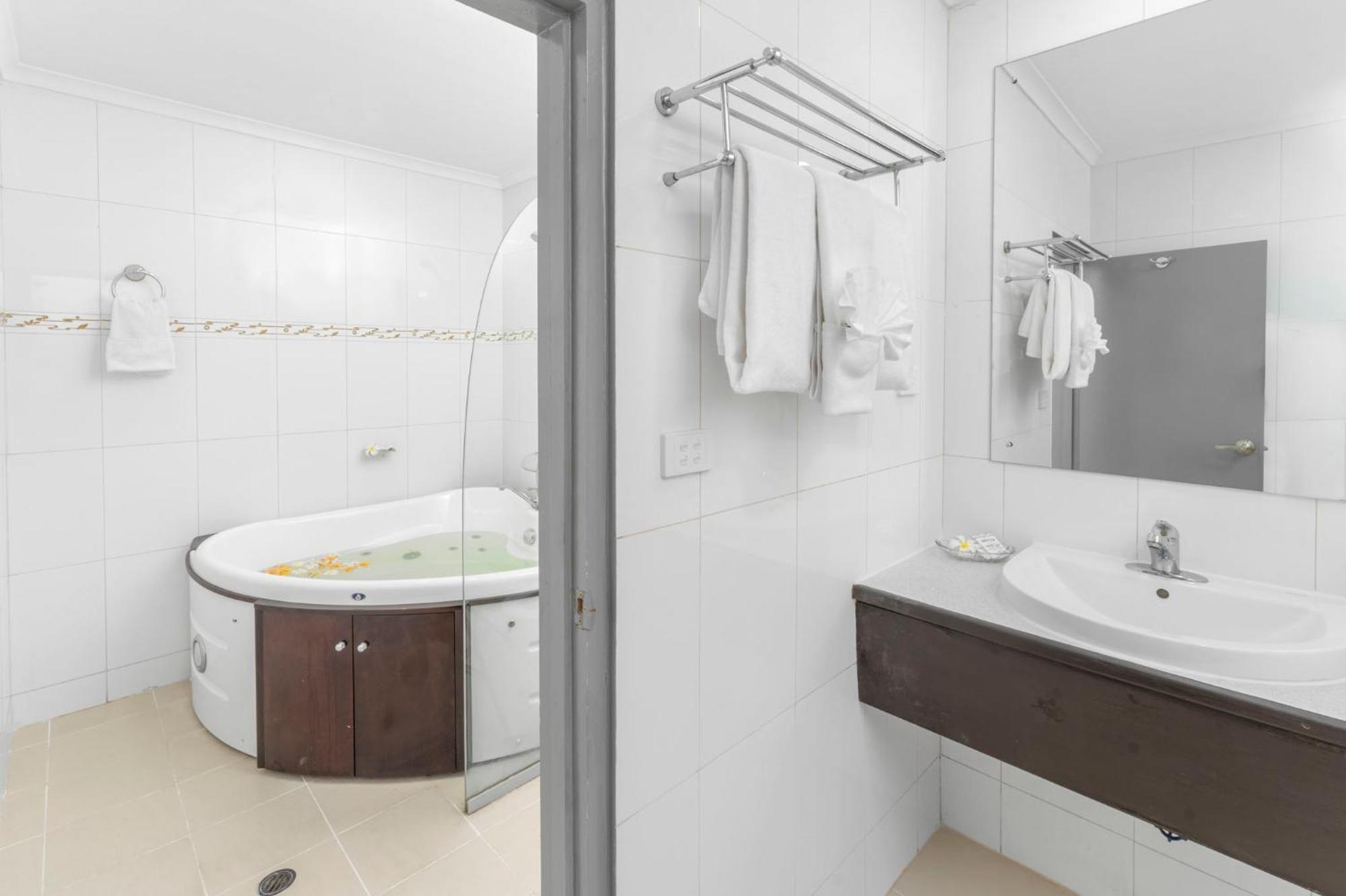 Trans International Hotel Наді Екстер'єр фото