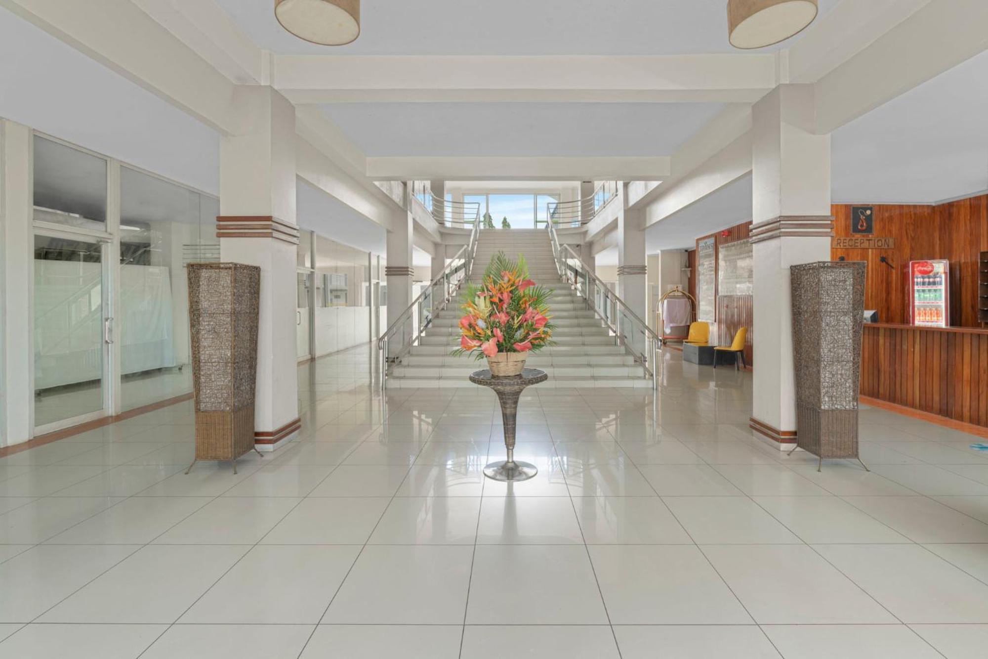 Trans International Hotel Наді Екстер'єр фото